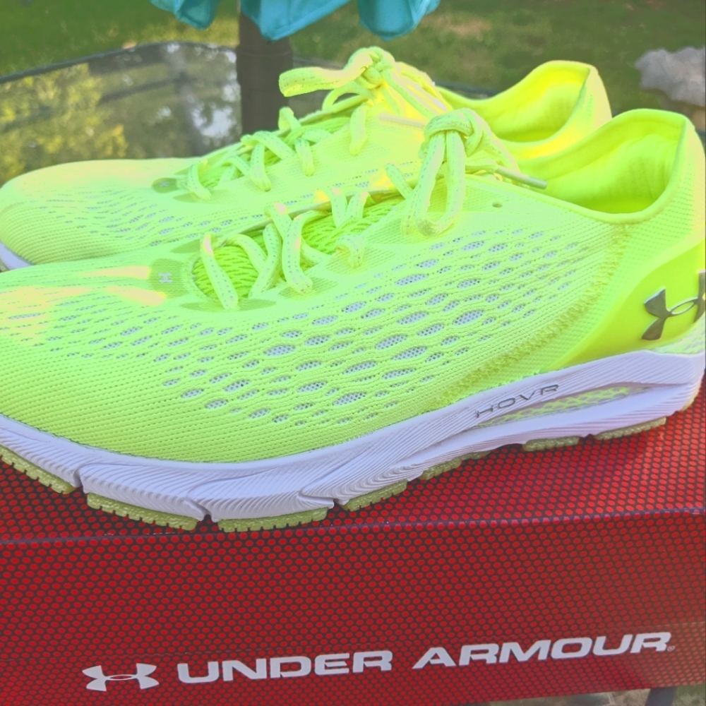 UA HOVR SONIC 3 W8LS (neon/highlighter yellow) size 8 Mens 💚💛includes Bluetoot